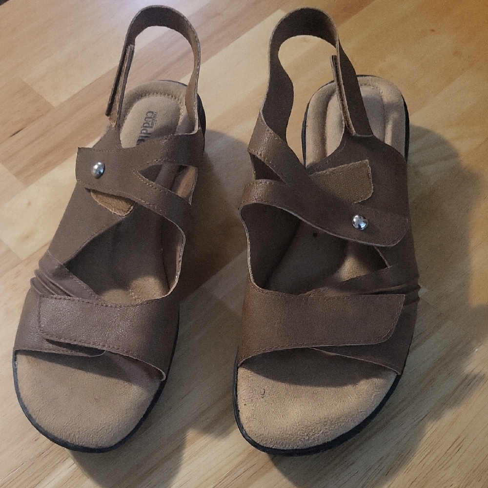 Cobbie Cuddlers ladies sandals size 9.5